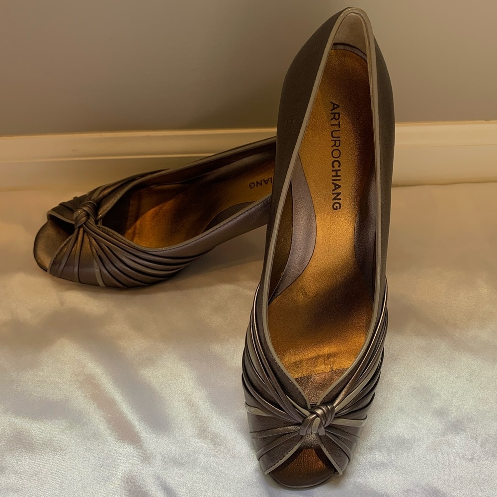 Arturo Chiang | Women’s Size 8 Pewter Heels